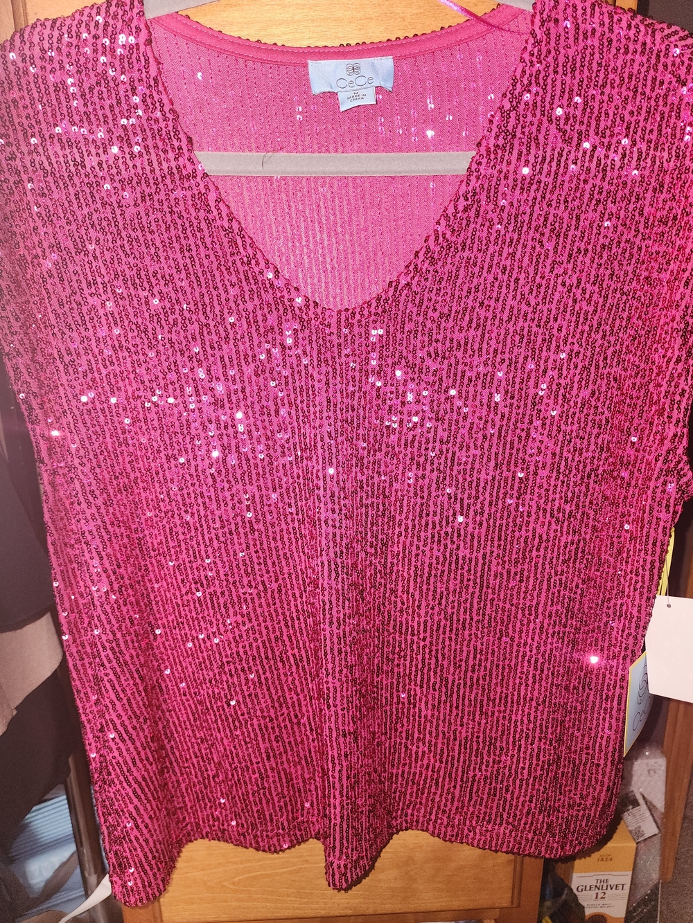 NWT $50 CeCe V-neck Top Raspberry Sequin Size Medium